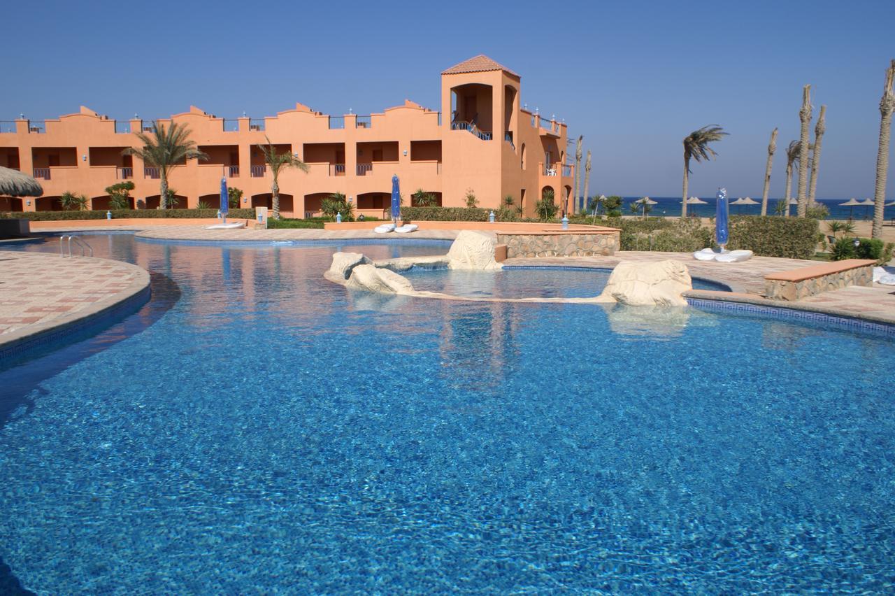 Savanna Empire Spa & Resort Ataqah Exterior foto