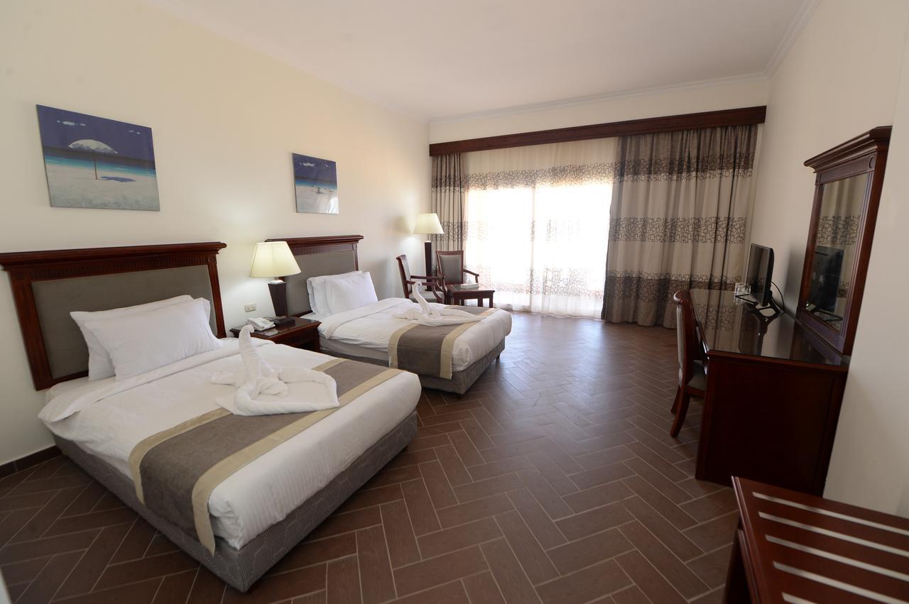 Savanna Empire Spa & Resort Ataqah Exterior foto