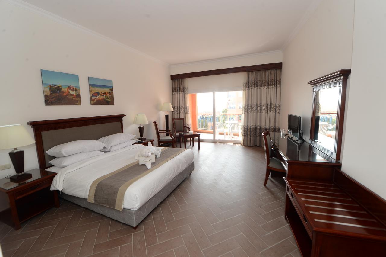 Savanna Empire Spa & Resort Ataqah Exterior foto